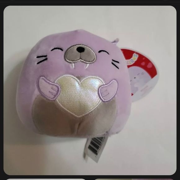 Squishmallows Winnie the Walrus 4.5” - Picture 1 of 3